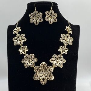 Vintage Filigree Gold Tone Flower Necklace and Earring Set w/Gems.